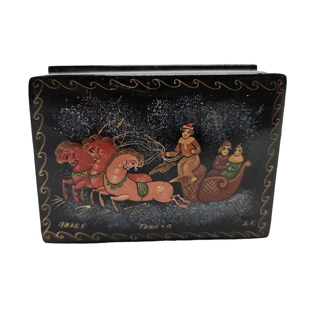 VINTAGE Russian Lacquer Box, Hand Painted, Signed,‎ Small, 2.75"X2"X1"